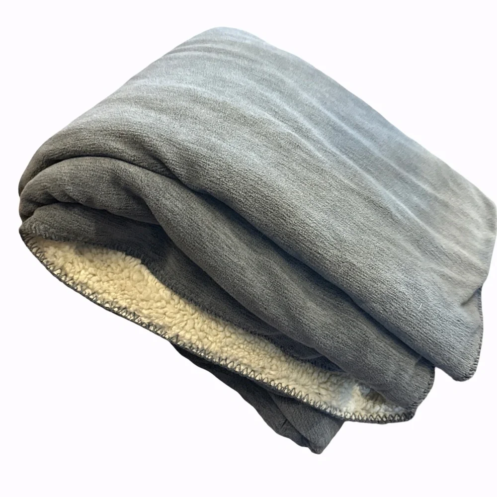 Heniemo Home Reversible Granite Gray Fleece/Cream Sherpa Double Blanket NEW